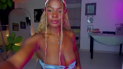 Snapshot of itslau_ chatting on 08-05-26, 01:52 lau online show from 08-05-26, 01:52