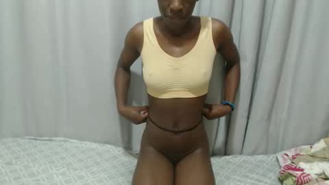 Laynne online show from 11-04-25, 07:07