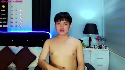Snapshot of itsme_berniexx chatting on 01-06-25, 07:13 ask me online show from 01-06-25, 07:13