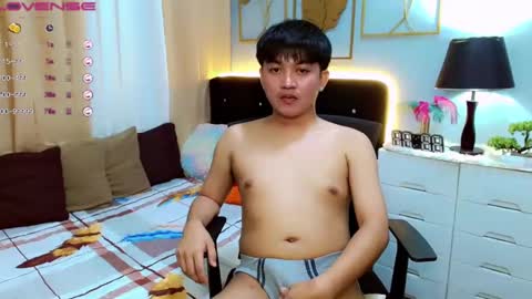 Snapshot of itsme_berniexx chatting on 01-10-25, 11:22 ask me online show from 01-10-25, 11:22