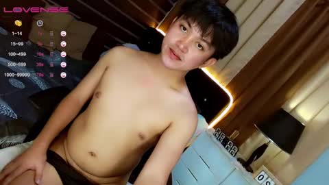 Snapshot of itsme_berniexx chatting on 02-22-25, 10:29 ask me online show from 02-22-25, 10:29
