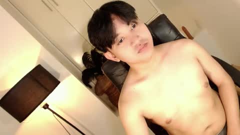 Snapshot of itsme_berniexx chatting on 07-09-26, 03:32 ask me online show from 07-09-26, 03:32