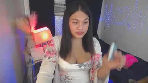 Snapshot of itsme_jazzy chatting on 11-23-25, 04:23 JAZ online show from 11-23-25, 04:23