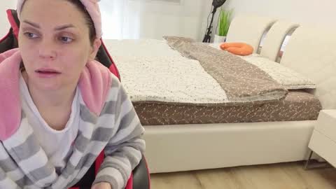 Snapshot of itsmebea chatting on 03-21-26, 09:47 Bea online show from 03-21-26, 09:47