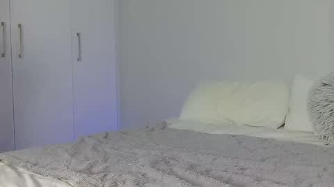 Snapshot of itsmejade_x chatting on 02-11-26, 08:25 Jade online show from 02-11-26, 08:25