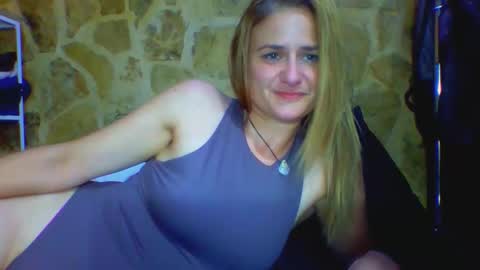 Snapshot of itsmekrissy chatting on 03-17-26, 12:37 itsmekrissy online show from 03-17-26, 12:37