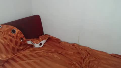 Snapshot of itsmetweety chatting on 01-12-25, 10:45 Vena online show from 01-12-25, 10:45