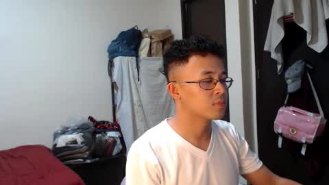 Snapshot of itsyour_asianboy chatting on 03-11-26, 07:03 just call me francis online show from 03-11-26, 07:03