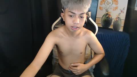 Snapshot of itsyourcummerboy_xx chatting on 06-14-26, 08:49 Kyle online show from 06-14-26, 08:49