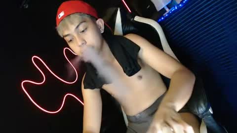 Snapshot of itsyourcummerboy_xx chatting on 06-18-26, 09:14 Kyle online show from 06-18-26, 09:14