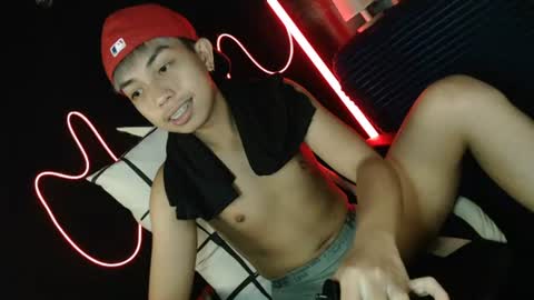 Snapshot of itsyourcummerboy_xx chatting on 06-29-26, 05:02 Kyle online show from 06-29-26, 05:02