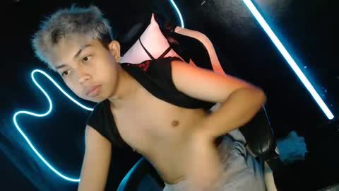 Snapshot of itsyourcummerboy_xx chatting on 07-08-26, 02:54 Kyle online show from 07-08-26, 02:54