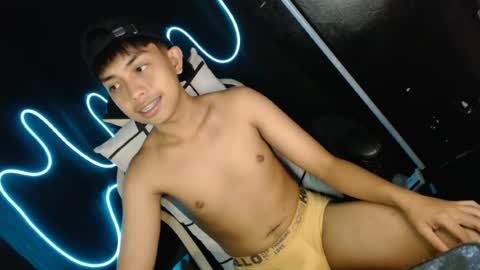 Snapshot of itsyourcummerboy_xx chatting on 07-14-26, 03:40 Kyle online show from 07-14-26, 03:40