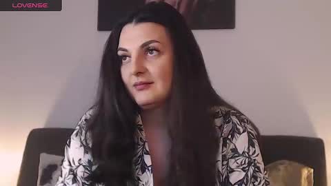 Melissa Khaan online show from 02-12-25, 01:06