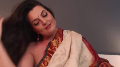 Snapshot of itsyourlady chatting on 06-05-26, 01:17 Melissa Khaan online show from 06-05-26, 01:17