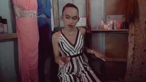 Snapshot of ivan_petiteasian chatting on 12-16-25, 07:46 ivan online show from 12-16-25, 07:46