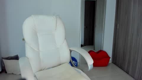 Snapshot of ivannasaenzcute chatting on 02-20-25, 12:30 Ivanna online show from 02-20-25, 12:30