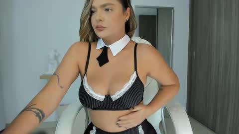 Snapshot of ivannasaenzcute chatting on 03-11-25, 12:54 Ivanna online show from 03-11-25, 12:54