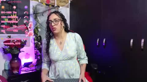 Snapshot of ivonemoon chatting on 10-18-25, 07:25 ivonemoon online show from 10-18-25, 07:25