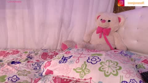 Snapshot of ivonjoness chatting on 05-22-26, 04:08 Ivon Miss Jones online show from 05-22-26, 04:08