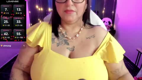Snapshot of ivonnee17_ chatting on 05-02-26, 10:59 Ivonne online show from 05-02-26, 10:59