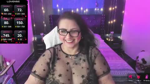 Snapshot of ivonnee17_ chatting on 06-23-26, 02:09 Ivonne online show from 06-23-26, 02:09