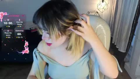 Snapshot of ivonny_sakura chatting on 05-08-26, 12:32 Ivonny online show from 05-08-26, 12:32