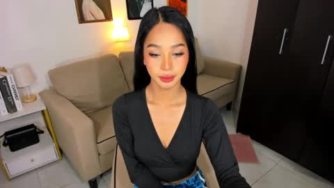 Snapshot of ivorycollins chatting on 01-16-25, 03:23 kirstenelsie online show from 01-16-25, 03:23