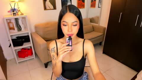 Snapshot of ivorycollins chatting on 02-05-25, 01:26 kirstenelsie online show from 02-05-25, 01:26