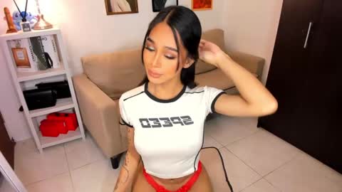 Snapshot of ivorycollins chatting on 02-07-25, 01:25 kirstenelsie online show from 02-07-25, 01:25