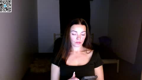 Snapshot of ivorymuse chatting on 05-01-26, 08:57 Lana online show from 05-01-26, 08:57