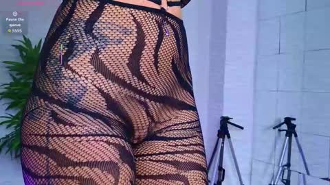 Snapshot of ivoryswan chatting on 11-22-25, 06:34 Celine online show from 11-22-25, 06:34