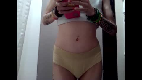 Snapshot of ivorytrixx chatting on 01-08-26, 06:43 ivorytrixx online show from 01-08-26, 06:43