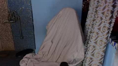 Snapshot of ivorywood_ chatting on 05-17-26, 06:26 ivorywood_ online show from 05-17-26, 06:26