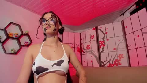 Snapshot of ivy_leister chatting on 10-28-25, 05:44 Ivy online show from 10-28-25, 05:44