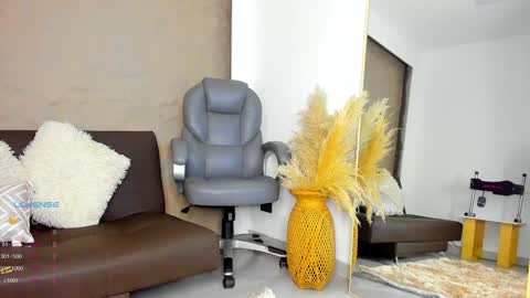 Snapshot of ivy_li chatting on 12-11-24, 12:12 Daniela online show from 12-11-24, 12:12