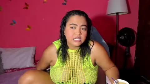 Snapshot of ivy_roosx chatting on 05-18-26, 10:26 vivian online show from 05-18-26, 10:26