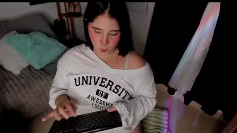 I V Y online show from 06-14-26, 01:47