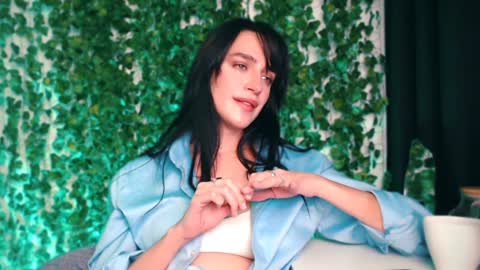 Snapshot of ivyjonson chatting on 12-15-24, 03:31 Miss Ivy online show from 12-15-24, 03:31