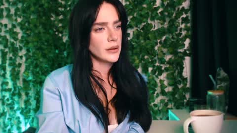 Snapshot of ivyjonson chatting on 12-20-24, 04:25 Miss Ivy online show from 12-20-24, 04:25