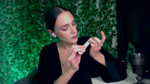 Snapshot of ivyjonson chatting on 12-29-24, 07:53 Miss Ivy online show from 12-29-24, 07:53