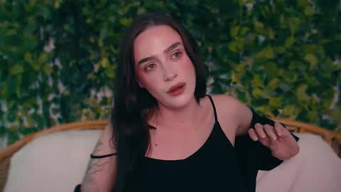 Snapshot of ivyjonson chatting on 11-20-25, 05:45 Miss Ivy online show from 11-20-25, 05:45