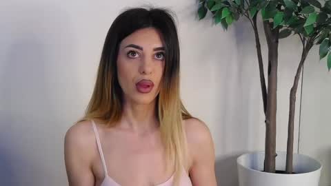 Snapshot of ivylustt chatting on 05-25-26, 05:46 IvyLustt online show from 05-25-26, 05:46
