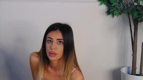 Snapshot of ivylustt chatting on 06-02-26, 06:15 IvyLustt online show from 06-02-26, 06:15