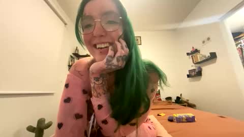 Snapshot of ivyriot95 chatting on 10-27-25, 03:43 Ivy Riot online show from 10-27-25, 03:43