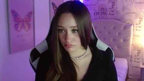 Snapshot of ivyy_crystal chatting on 02-18-25, 11:30 Ivy online show from 02-18-25, 11:30