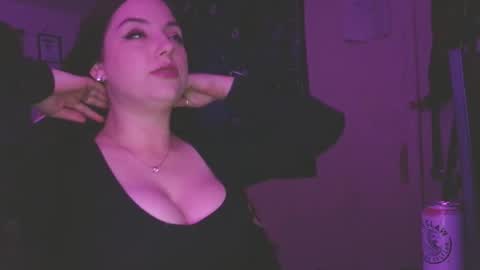 Snapshot of ivyy_sinss chatting on 01-18-26, 04:38 Amiee online show from 01-18-26, 04:38