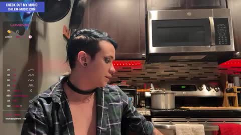 Muse hethey online show from 12-25-24, 02:03