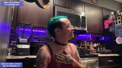 Muse hethey online show from 11-25-25, 12:21