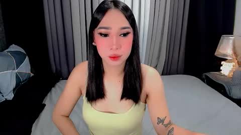 UR LOVELY IYANNA online show from 12-19-25, 09:49